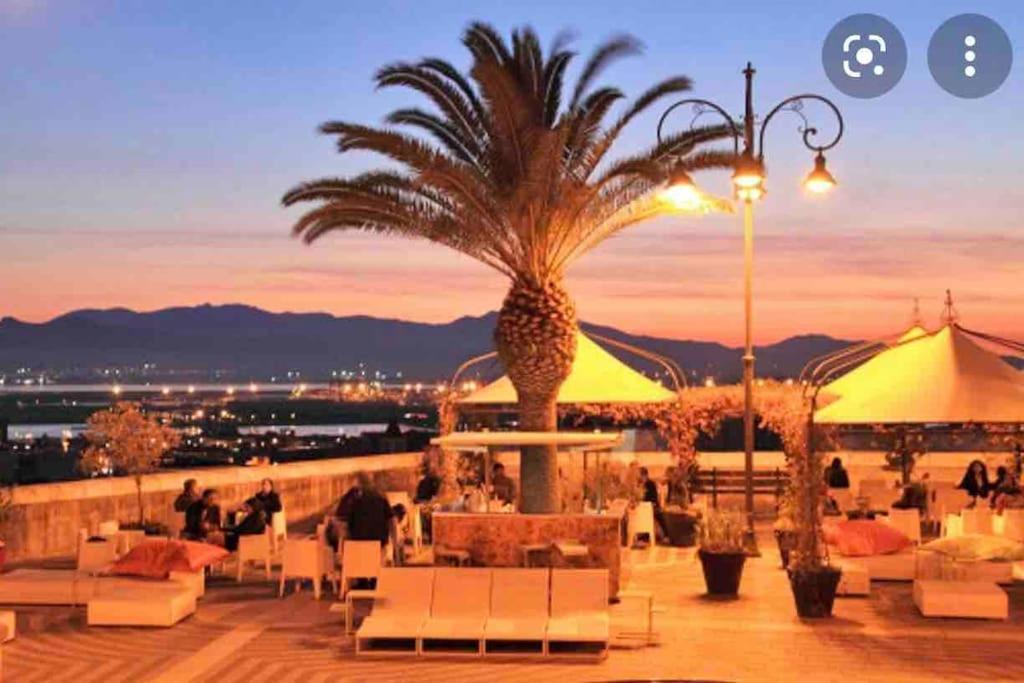 شقة Castello Attic Sunset Terrace كالياري المظهر الخارجي الصورة